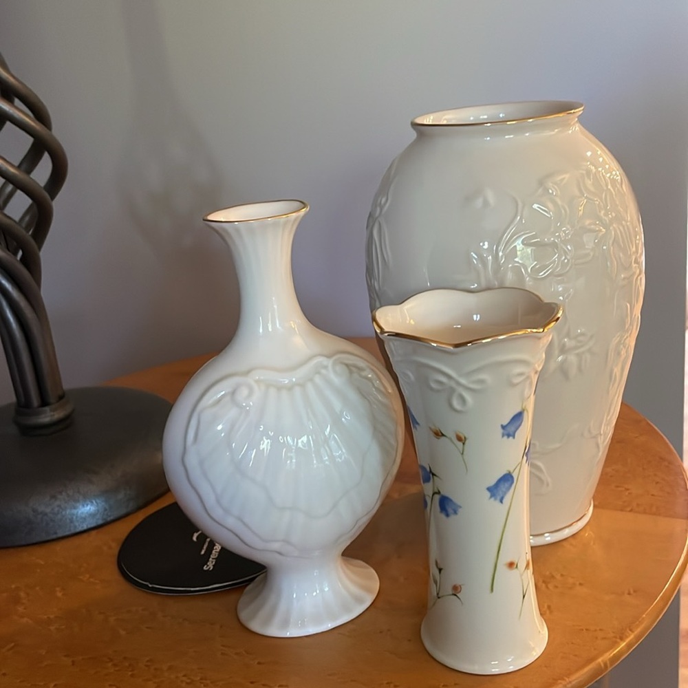 Lenox ivory porcelain flower design gold rim set of 3 vases